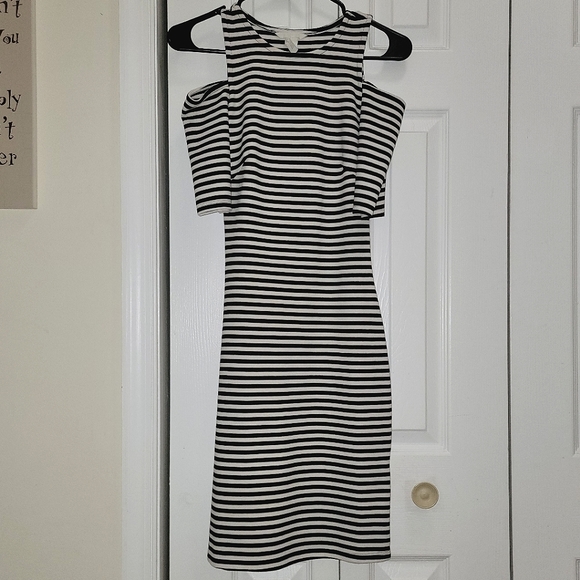 H&M bodycon shoulder less striped dress - Picture 1 of 2